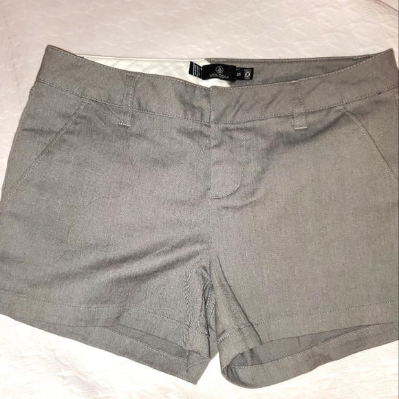 2 pairs of Volcom shorts for 1. Never worn - Picture 15 of 16